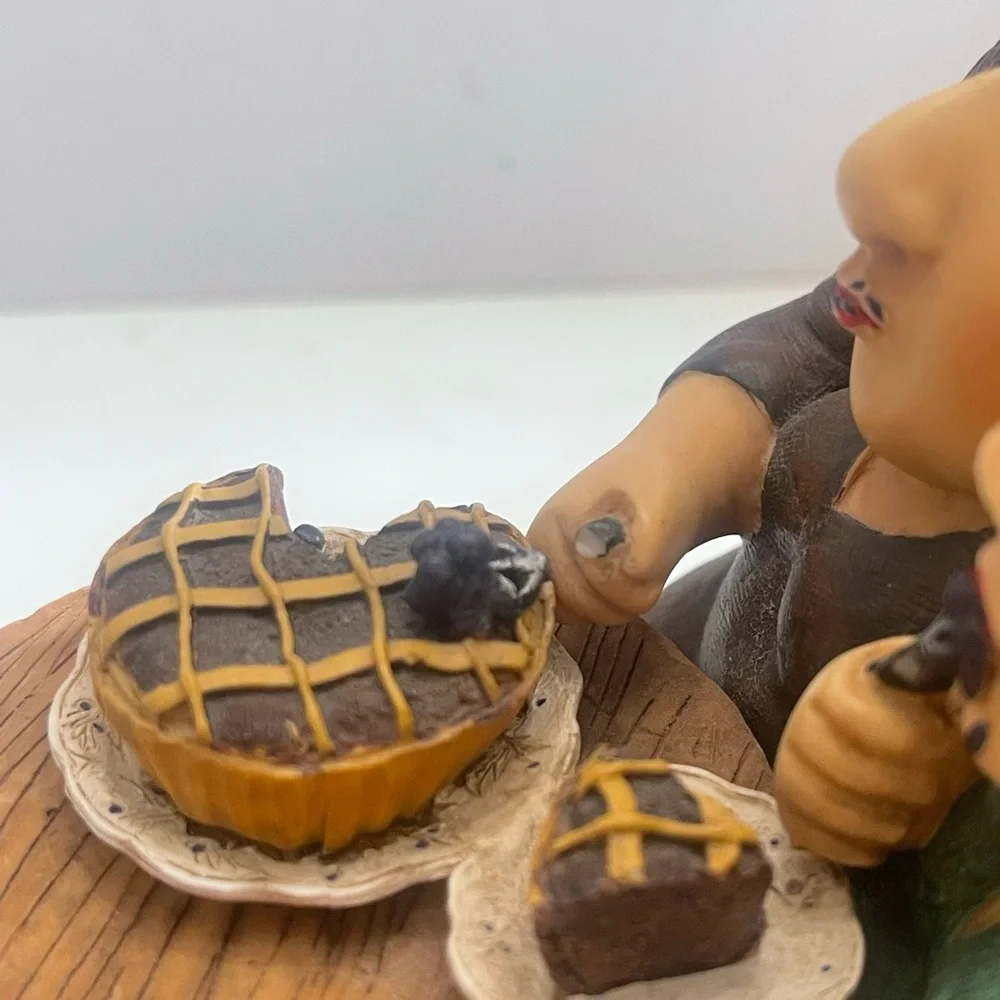 Bottom Design Inc delightful figurine